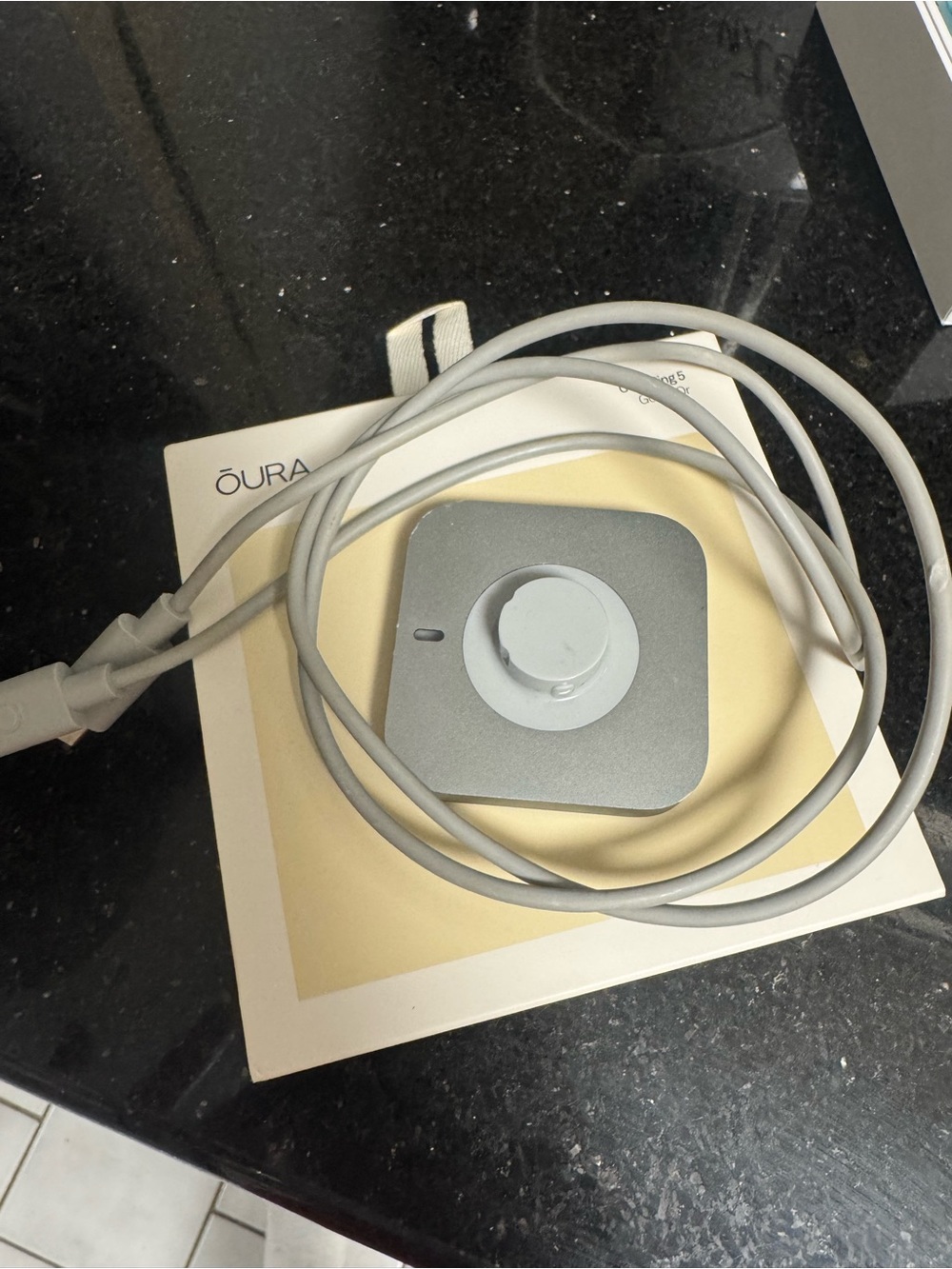 Oura Ring Gen 4 With Charger & Cable